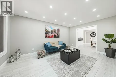 39 Parkwood Crescent Hamilton ON L8V 4Z9