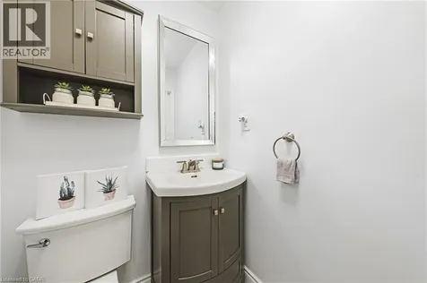 39 Parkwood Crescent Hamilton ON L8V 4Z9