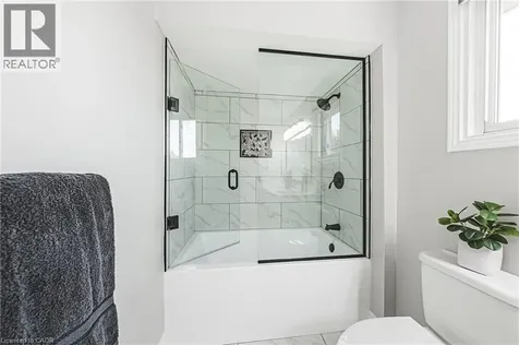 39 Parkwood Crescent Hamilton ON L8V 4Z9