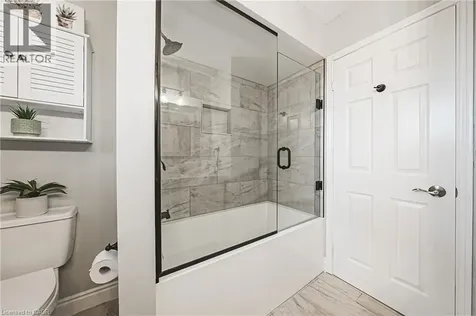 39 Parkwood Crescent Hamilton ON L8V 4Z9