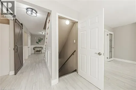 39 Parkwood Crescent Hamilton ON L8V 4Z9