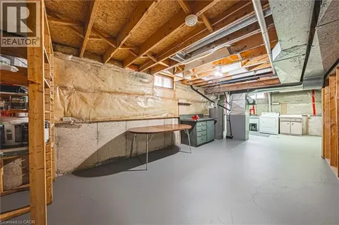 39 Parkwood Crescent Hamilton ON L8V 4Z9