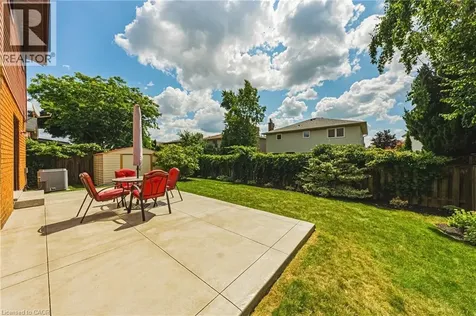 39 Parkwood Crescent Hamilton ON L8V 4Z9