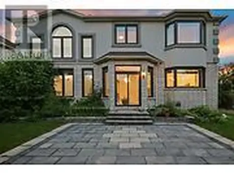 31 Fanterra Way Ottawa ON K1T 3Y7