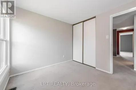 2286 Cotters Crescent Ottawa ON K1V 8Y6