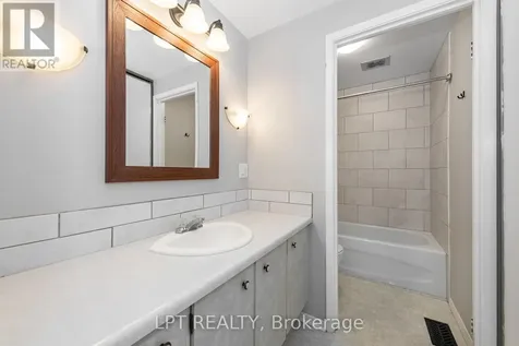 2286 Cotters Crescent Ottawa ON K1V 8Y6