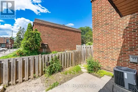 2286 Cotters Crescent Ottawa ON K1V 8Y6