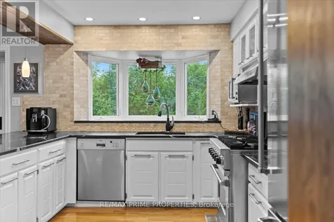800 Fairwinds Terrace Ottawa ON K1C 2X6