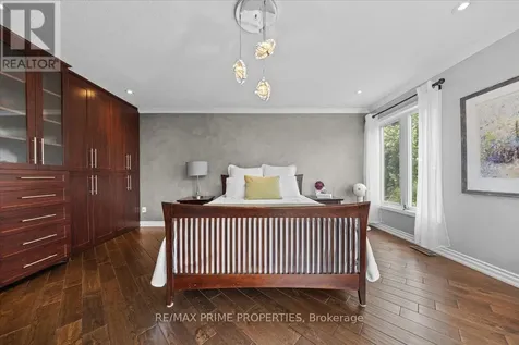 800 Fairwinds Terrace Ottawa ON K1C 2X6