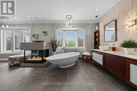 800 Fairwinds Terrace Ottawa ON K1C 2X6