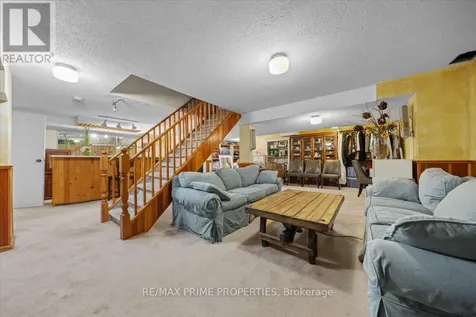800 Fairwinds Terrace Ottawa ON K1C 2X6