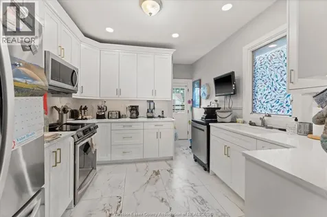1331 Riverside Drive Windsor ON N9A 2T8