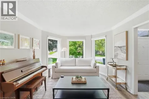 92 Jerome Park Drive Dundas ON L9H 6H3