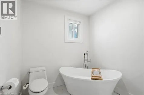 92 Jerome Park Drive Dundas ON L9H 6H3
