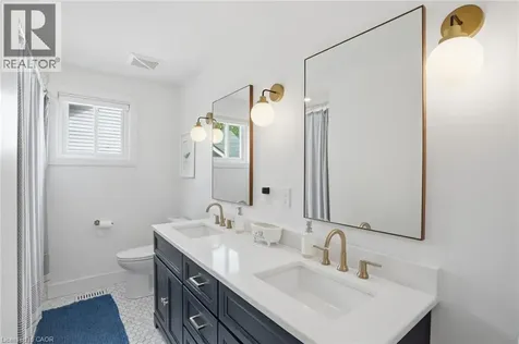 92 Jerome Park Drive Dundas ON L9H 6H3