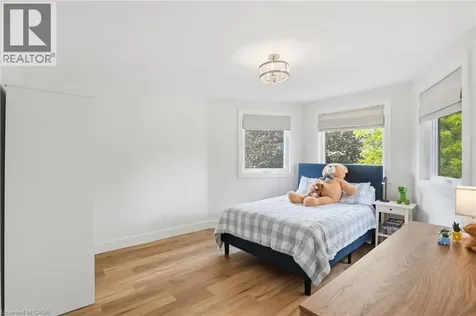 92 Jerome Park Drive Dundas ON L9H 6H3