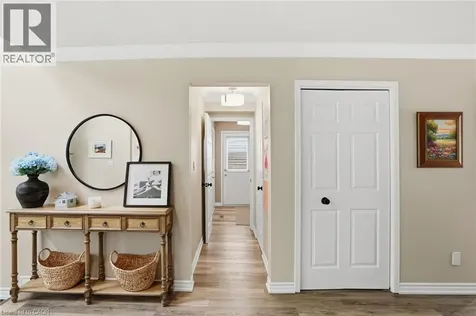92 Jerome Park Drive Dundas ON L9H 6H3