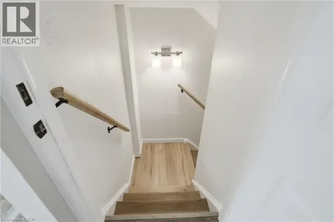 92 Jerome Park Drive Dundas ON L9H 6H3