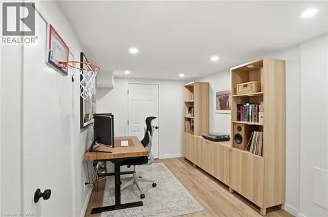 92 Jerome Park Drive Dundas ON L9H 6H3