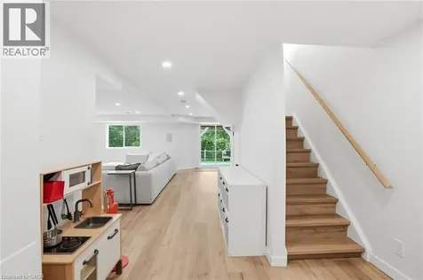 92 Jerome Park Drive Dundas ON L9H 6H3