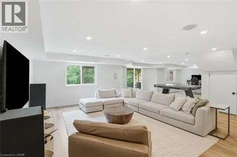 92 Jerome Park Drive Dundas ON L9H 6H3
