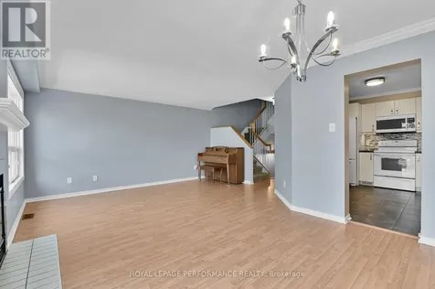 6009 Pineglade Crescent Ottawa ON K1W 1G8