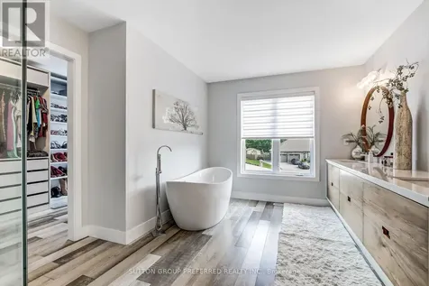 12 Grogast Court Adelaide Metcalfe ON N7G 3H8