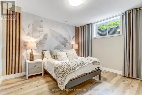 12 Grogast Court Adelaide Metcalfe ON N7G 3H8