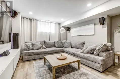 12 Grogast Court Adelaide Metcalfe ON N7G 3H8
