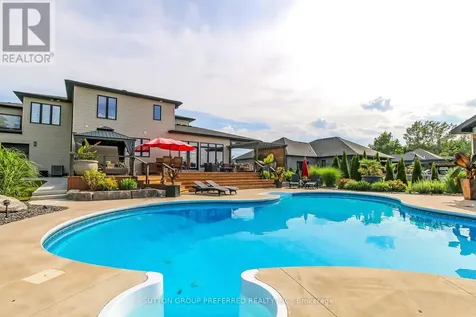 12 Grogast Court Adelaide Metcalfe ON N7G 3H8