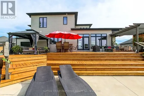 12 Grogast Court Adelaide Metcalfe ON N7G 3H8
