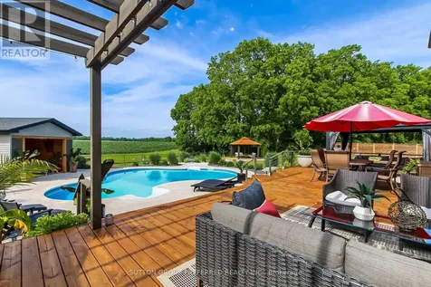 12 Grogast Court Adelaide Metcalfe ON N7G 3H8