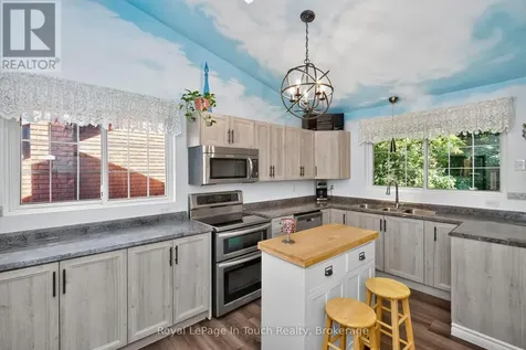 13 Hallen Drive Penetanguishene ON L9M 1G2