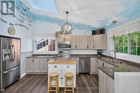 13 Hallen Drive Penetanguishene ON L9M 1G2