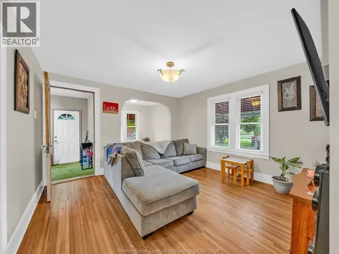 636 Stanley Windsor ON N8X 3B2