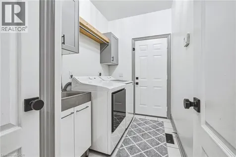 32 Kopperfield Lane Mount Hope ON L0R 1W0