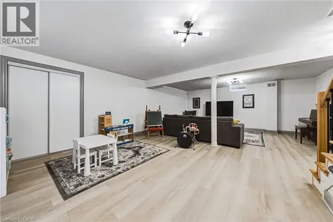 32 Kopperfield Lane Mount Hope ON L0R 1W0