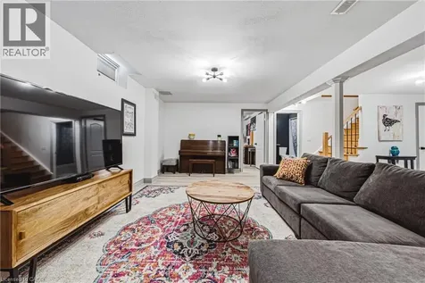 32 Kopperfield Lane Mount Hope ON L0R 1W0