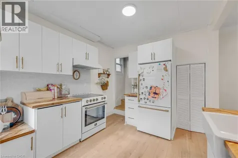 6 Ben Lomond Place Hamilton ON L8V 2S7