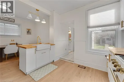 6 Ben Lomond Place Hamilton ON L8V 2S7