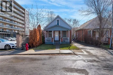 6 Ben Lomond Place Hamilton ON L8V 2S7