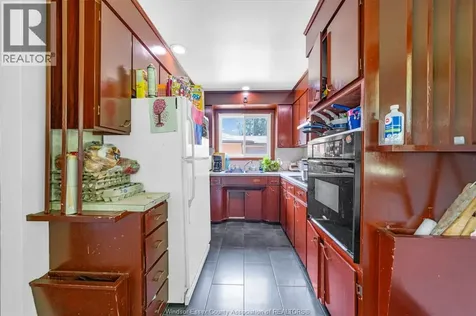 71 Danforth Avenue Leamington ON N8H 2P8