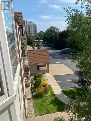 216C Plains Road West Road West Burlington (bayview) ON L7T 4L1