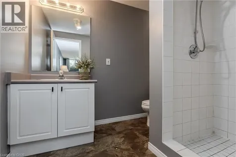 23 Annapolis Way Hamilton ON L8W 3L1