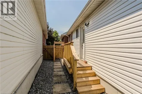 23 Annapolis Way Hamilton ON L8W 3L1