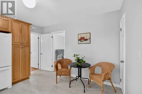 2670 Iris Street Ottawa ON K2C 1E5