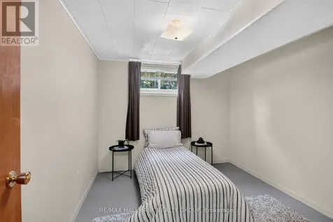 2670 Iris Street Ottawa ON K2C 1E5