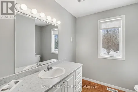8329 Rodney Farm Drive Ottawa ON K0A 2P0