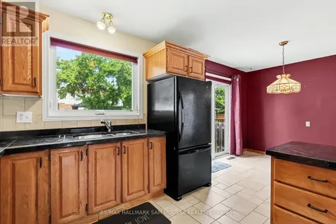 1475 Deavy Way Ottawa ON K1E 2W7
