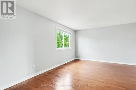 1475 Deavy Way Ottawa ON K1E 2W7